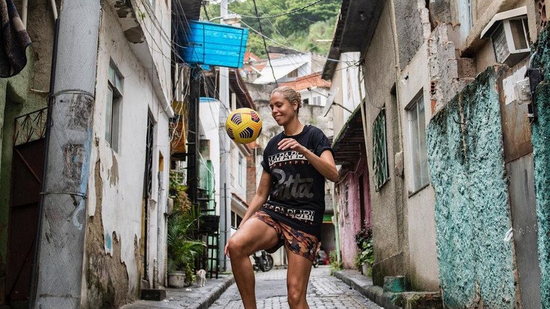 Nghệ thuật bóng đá đường phố Brazil có thể tạo nên những ngôi sao lớnNghệ thuật bóng đá đường phố Brazil có thể tạo nên những ngôi sao lớn